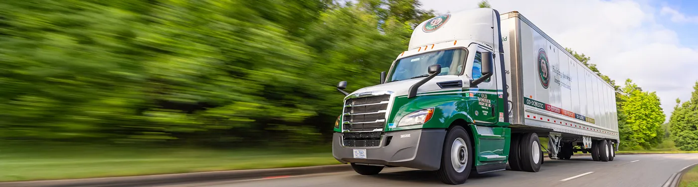 Expedited_Services_hero_Truck_motionblur_1400x375.webp